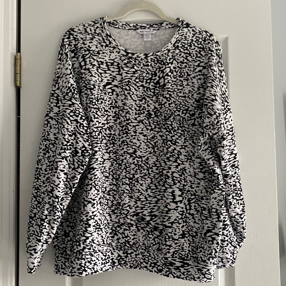 Athleta Sweatshirt size Large. Black and white.